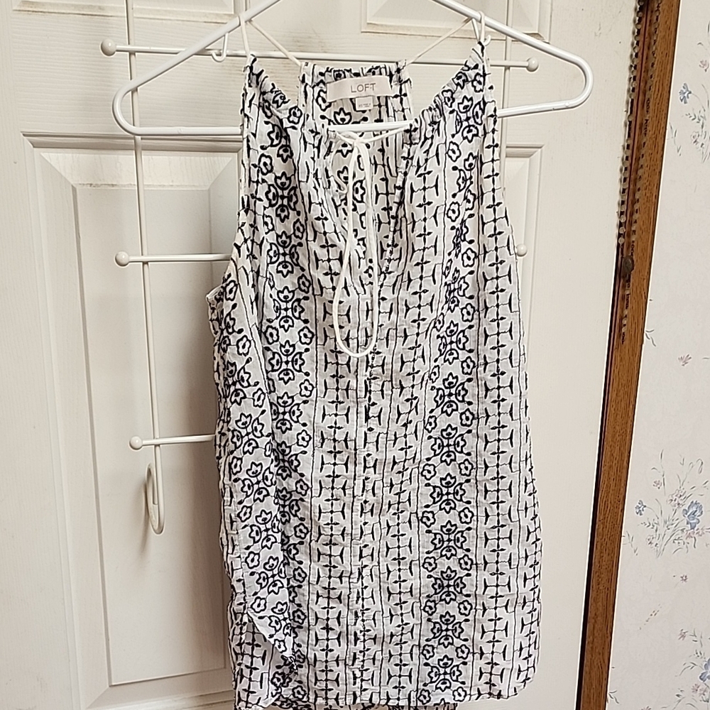 LOFT Monochrome Floral Sleeveless Top